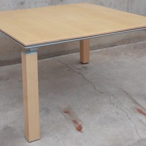 Taula de reunions de 120x120x77cm