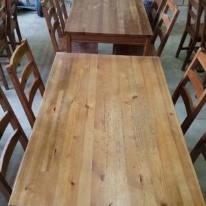Taula de 118x74x74cm + 4 cadires