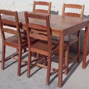 Taula de 118x74x74cm + 4 cadires