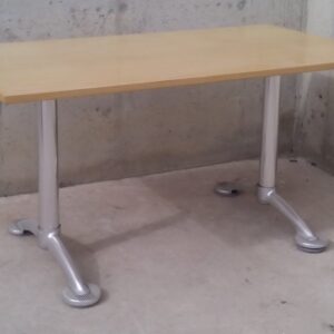 Taula de fusta de 120x70x67cm
