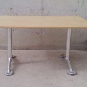 Taula de fusta de 120x70x67cm