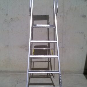 Escala d'alumini de 132cm fins a la plataforma