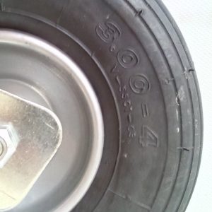 Pneumàtic muntat sobre xapa d'acer