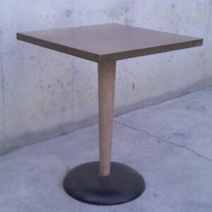 Taula de noguer de 60x60x75cm