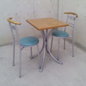Taula de 60x60 + 2 cadires