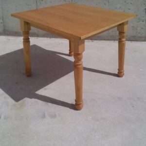 Taula de 80x80cm de fusta de pi
