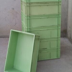 Caixa de plàstic apilable de 59x40x21cm de segona mà a cabauoportunitats.com