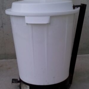 Cubell d'escombraries de 70 litres amb peu de segona mà a cabauoportuntiats.com