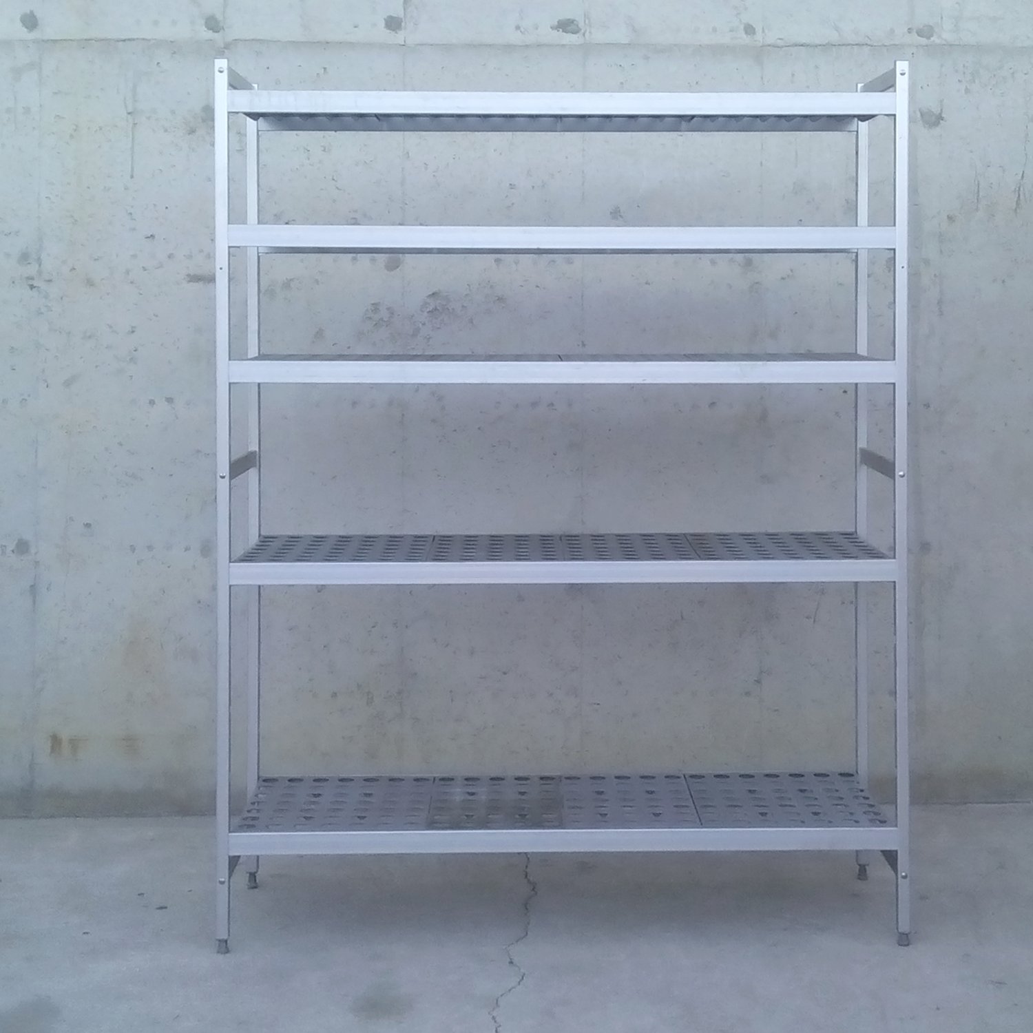 Estantería de aluminio apta para uso alimentario en cabauoportunitats.com
