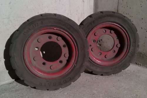 Pneumático macizo CORSAIR 15x4 1/2 - 8 de ocasión en cabauoportunitats.com
