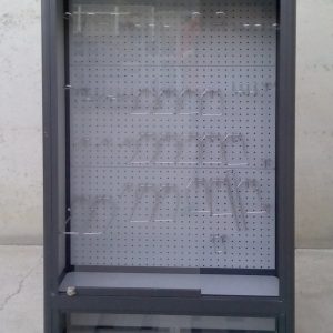 Armairio expositor de herramientas, le falta una puerta