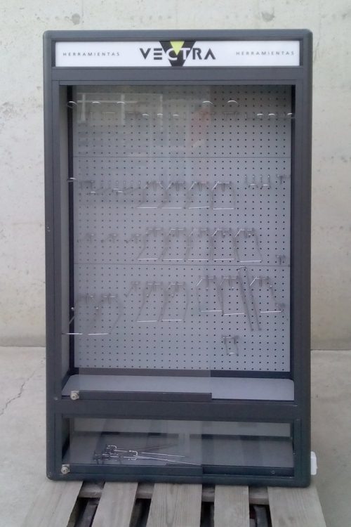 Armairio expositor de herramientas, le falta una puerta
