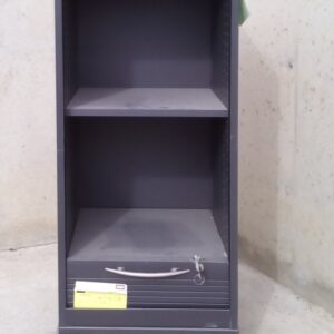 Armario con ruedas y puerta de persiana nuevo en cabauoportunitats.com