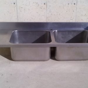 Fregadero de acero inoxidable de 30cm de profundidad, en muy buenas condiciones en cabauoportunitats.com