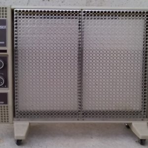 Radiador eléctrico SUPERSER GL8 1000.  1000W de potencia.  Con regulador de temperatura y ruedas para facilitar el transporte.  En buenas condiciones.  (peso volumétrico)