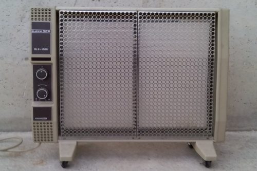 Radiador eléctrico SUPERSER GL8 1000.  1000W de potencia.  Con regulador de temperatura y ruedas para facilitar el transporte.  En buenas condiciones.  (peso volumétrico)