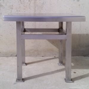 Mesa cuadrada de inox de 61x61cm en cabauoportunitats.com