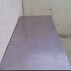 Mesa de segunda mano de acero inoxidable con patas de acero en cabauoportunitats.com