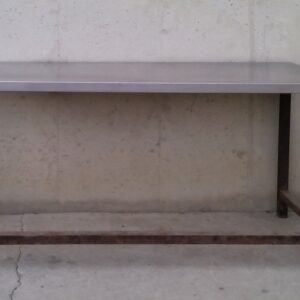 Mesa de segunda mano de acero inoxidable con patas de acero en cabauoportunitats.com