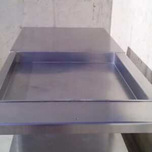 Taula d'acer inoxidable de 200x85x100cm amb rodes a cabauoportunitats.com