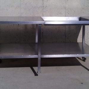 Mesa de acero inoxidable de 200x83x100cm con ruedas en cabauoportunitats.com