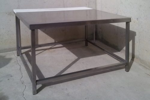 Mesa de despiece de segunda mano en cabauoportunitats.com