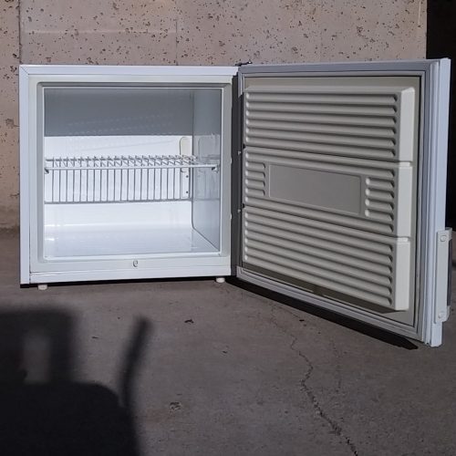 Congelador ZANUSSI 50 litros seminuevo en cabauoportunitats.com