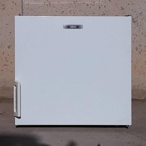 Congelador ZANUSSI 50 litros seminuevo en cabauoportunitats.com