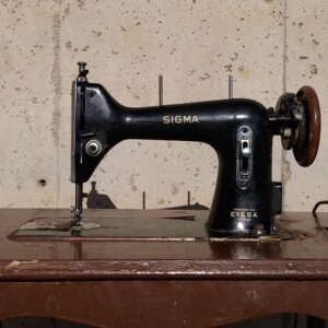 Máquina de coser antigua SIGMA en cabauoportunitats.com