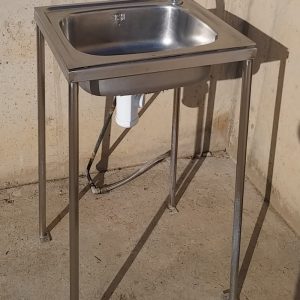 Fregadero de pie de acero inoxidable de segunda mano en cabauoportunitats.com