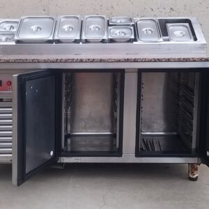 Taula de treball «pizzero» + nevera MACFRIN de segona mà a cabauoportunitats.com