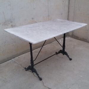 Taula vintage de marbre i ferro de segona mà a cabauoportunitats.com