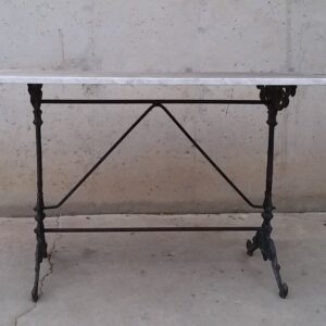 Taula vintage de marbre i ferro de segona mà a cabauoportunitats.com