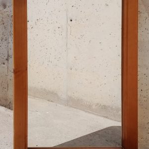 Espejo de ocasión con maco de madera de pino en cabauoportunitats.com