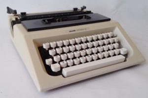 Máquina de escribir olivetti lettera 40 de ocasión en cabauoportunitats.com