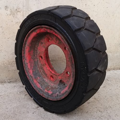Neumático macizo SOLIDEAL MAGNUM 15x45-8 de ocasión en cabauoportunitats.com