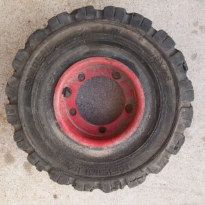 Neumático macizo SOLIDEAL MAGNUM 18x7-8 de ocasión en cabauoportunitats.com
