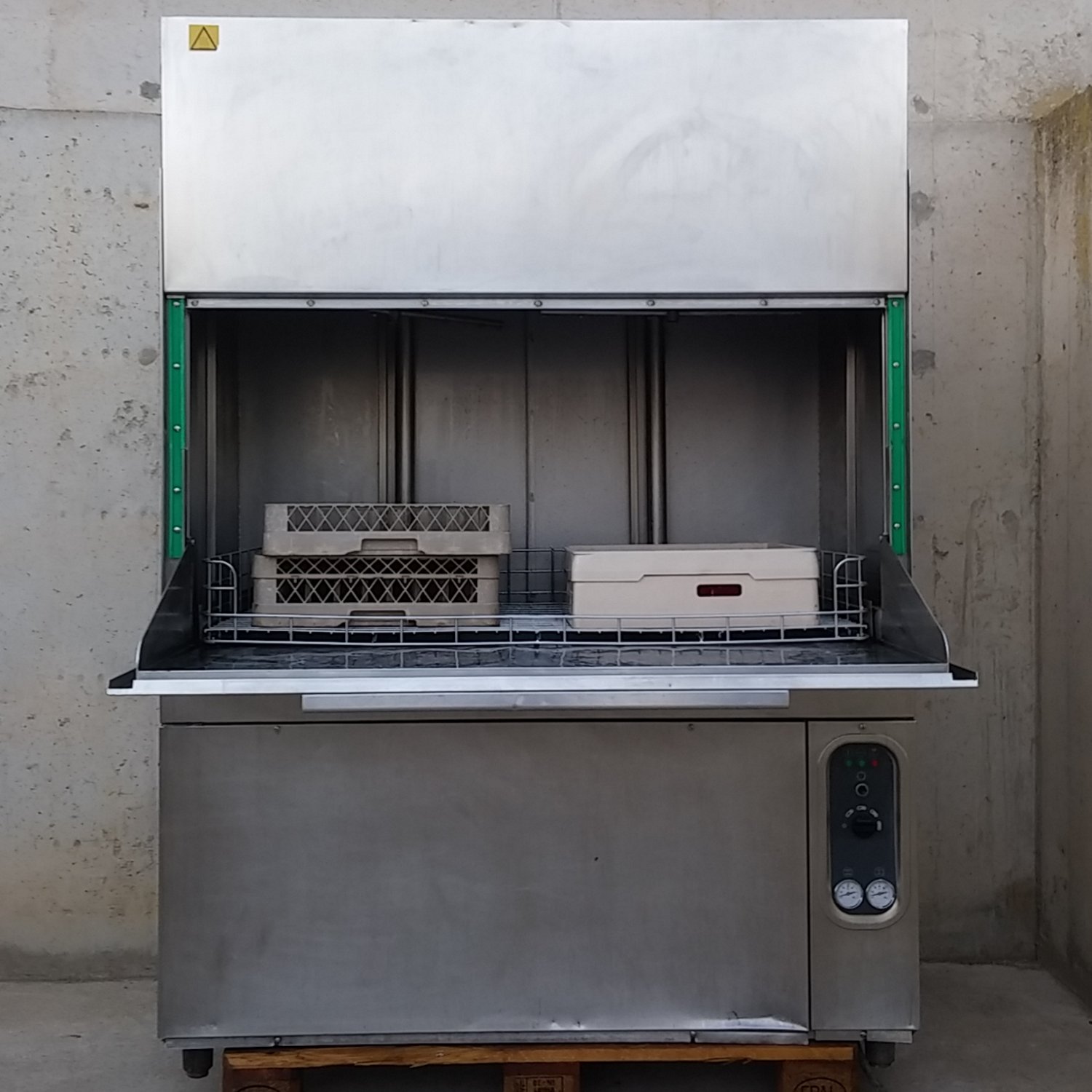 Rentavaixelles industrial COMENDA 144x81x183cm de segona mà a cabauoportunitats.com
