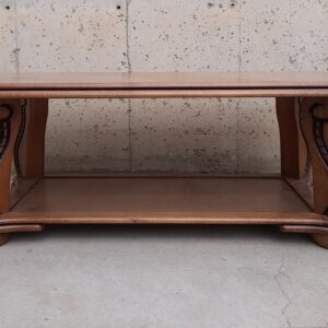 Mesa de centro de ocasión, de madera maciza, en cabauoportunitats.com