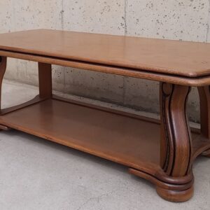 Mesa de centro de ocasión, de madera maciza, en cabauoportunitats.com