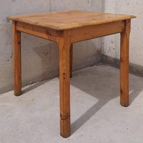 Taula rústica de segona mà fabricada en fusta de pi a cabauoportunitats.com