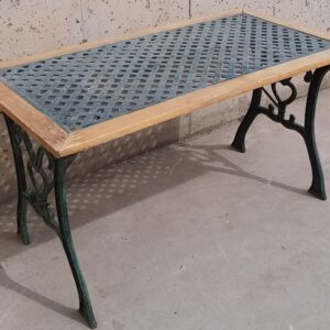 Mesa y sillones de hierro para terraza y jardín en cabauoportunitats.com