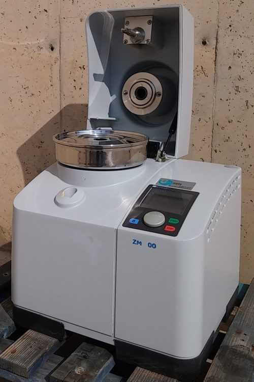 Molino ultracentrífugo RETSCH ZM 200 de ocasión para piezas y recambios en cabauoportunitats.com