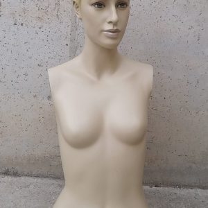 Busto maniquí femenino de ocasión en cabauoportunitats.com