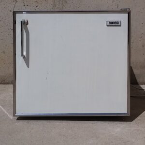 Frigorífico ZANUSSI de dimensiones reducidas de ocasión en cabauoportunitats.com