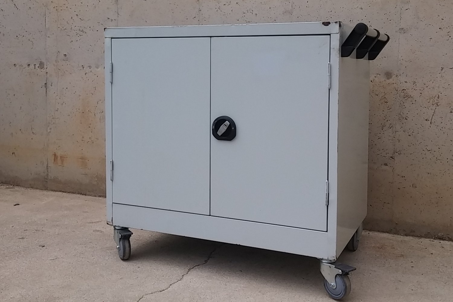 Armario con ruedas 100x61x92cm - Cabau Oportunitats