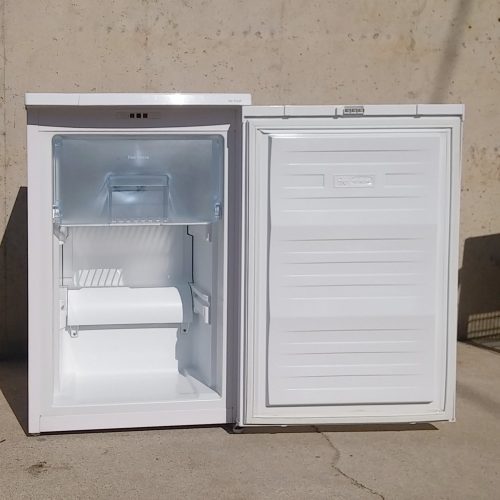 Congelador vertical BEKO FNE 1070 55x55x84cm de ocasión en cabauoportunitats.com