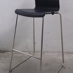 Lot de 4 tamborets apilables en molt bon estat a cabauoportunitats.com