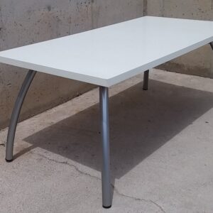 Taula d'ocasió de 150x75x61cm a cabauoportunitats.com