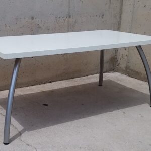 Taula d'ocasió de 150x75x61cm a cabauoportunitats.com